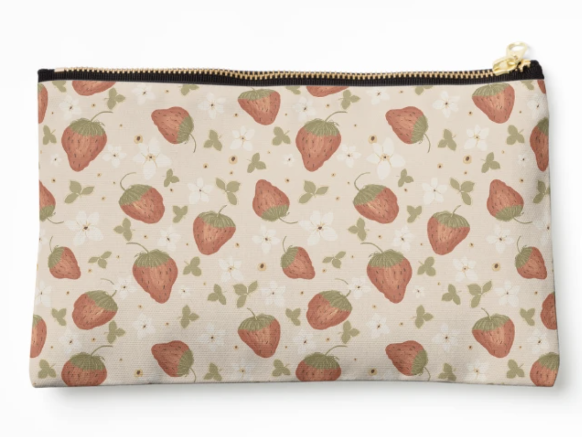 Strawberries-Scattered Zipper Pouch